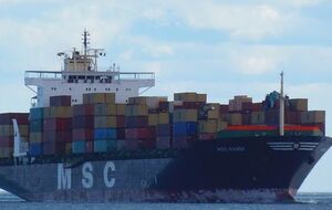 Зараз MSC Mandy стоїть на якорі в нігерійському Лагосі