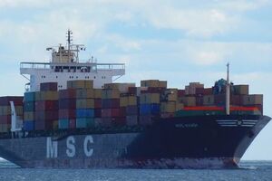 Сейчас MSC Mandy стоит на якоре в нигерийском Лагосе
