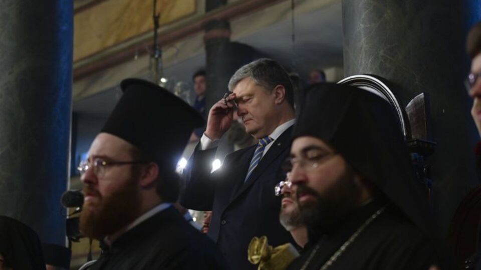Порошенко (в центрі) подякував усім причетним до надання автокефалії ПЦУ