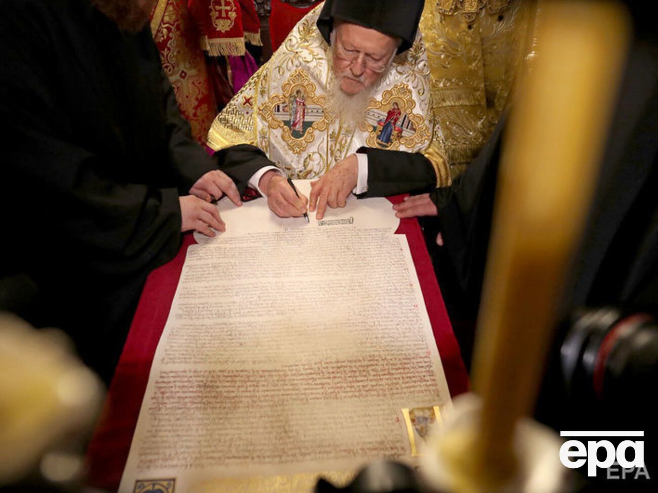 Сегодня Варфоломей подписал томос об автокефалии ПЦУ