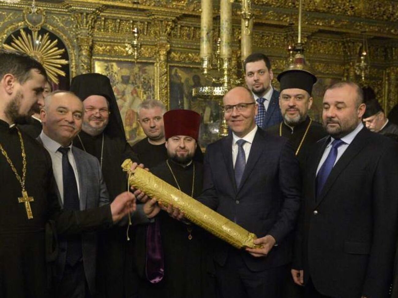 Нардеп Гузь заявив, що людина, яка стоїть праворуч від Парубія, &ndash; Петровський