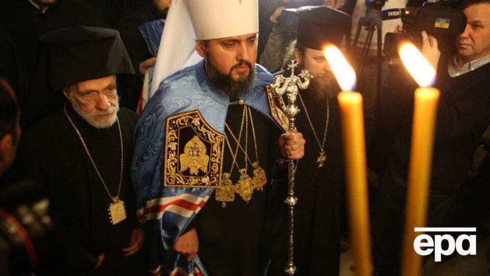 Згідно з текстом томосу, митрополит Київський отримав місце в диптиху вслід за предстоятелем православної церкви Чехії і Словаччини