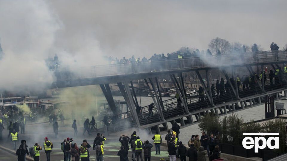 У Франції тривають масові акції протесту