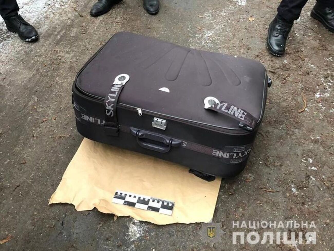 4 января на проспекте Героев в Днепре в мусорном баке возле жилого дома нашли чемодан, в котором находилось тело девушки