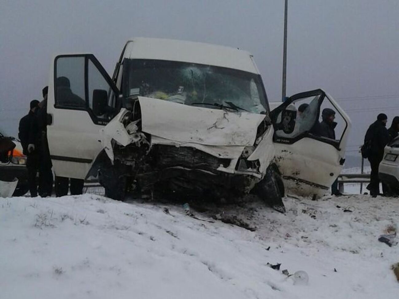 Зіткнулися легковий автомобіль Ford Fiesta і мікроавтобус Ford Transit