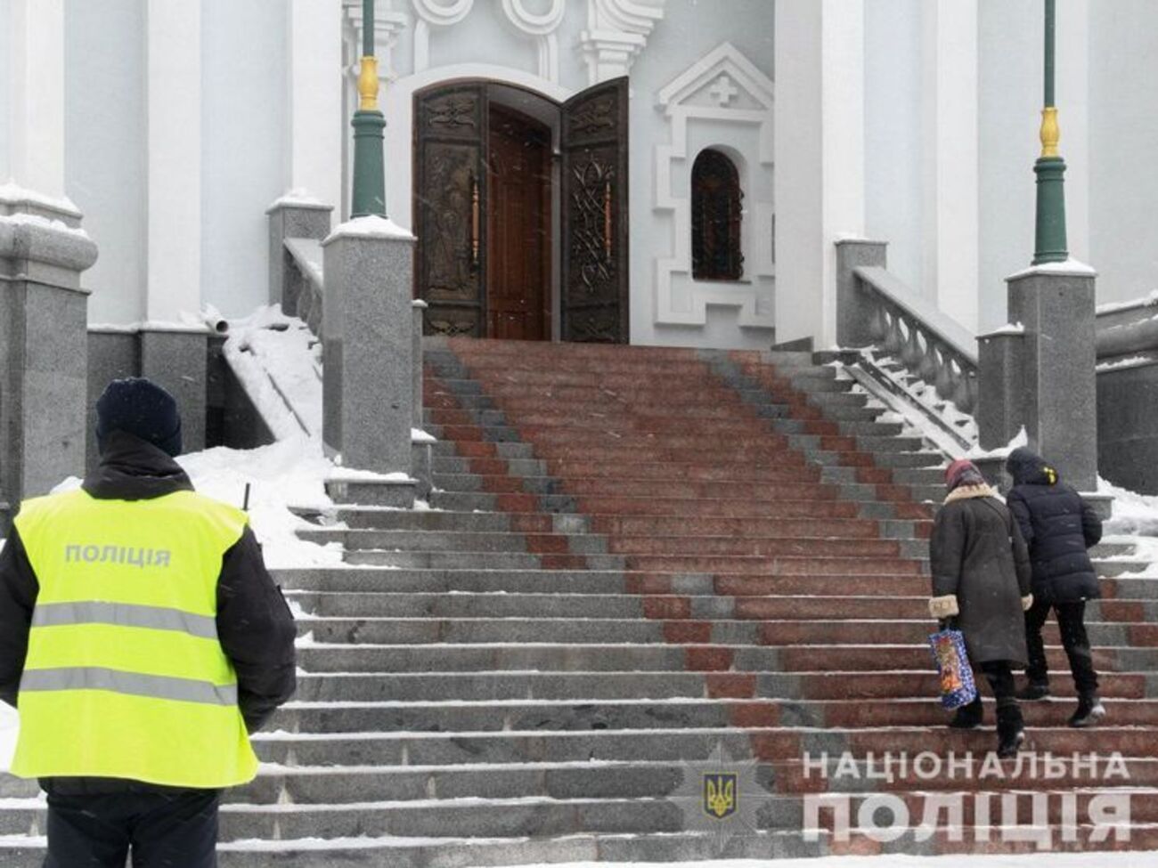 Публичную безопасность в рождественскую ночь обеспечивали 15,5 тыс. правоохранителей