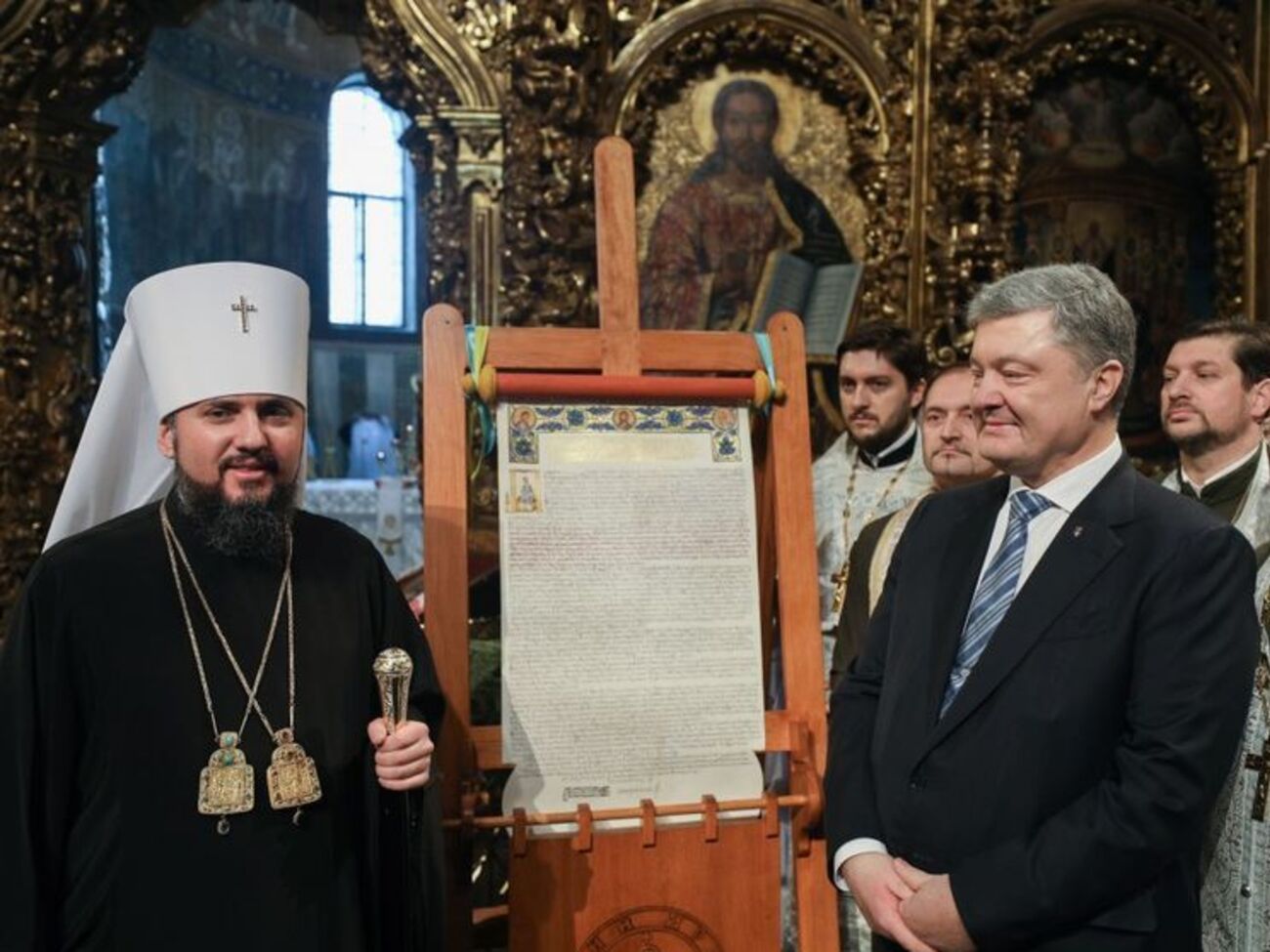 Томос про автокефалію Православної церкви України встановлено в Софійському соборі, Порошенко був на літургії. Фоторепортаж