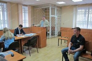 Лижник (крайній праворуч) своєї провини не визнав