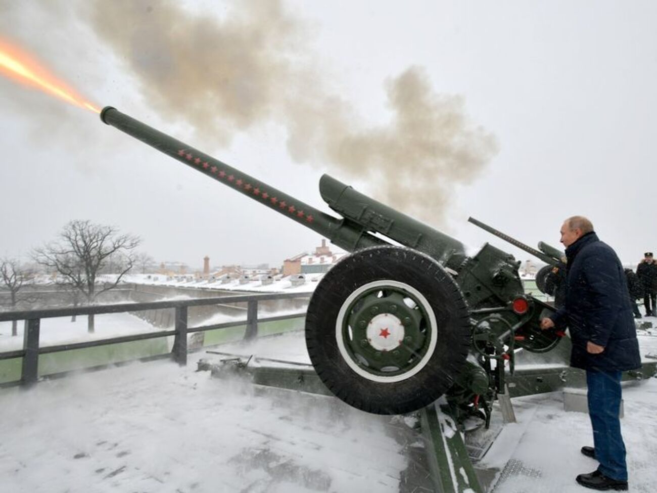 Путін вистрілив із гармати в Петропавлівській фортеці