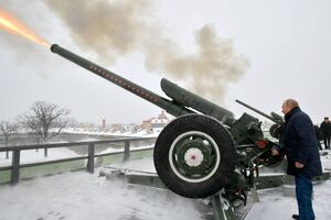 Путін вистрілив із гармати в Петропавлівській фортеці