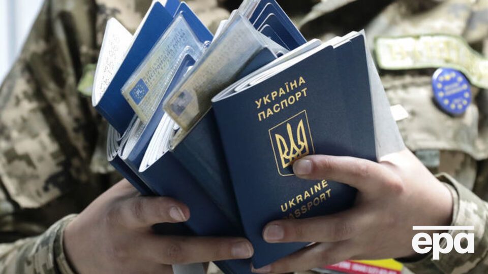Паспорт України дає змогу вільно в'їжджати до 128 країн світу