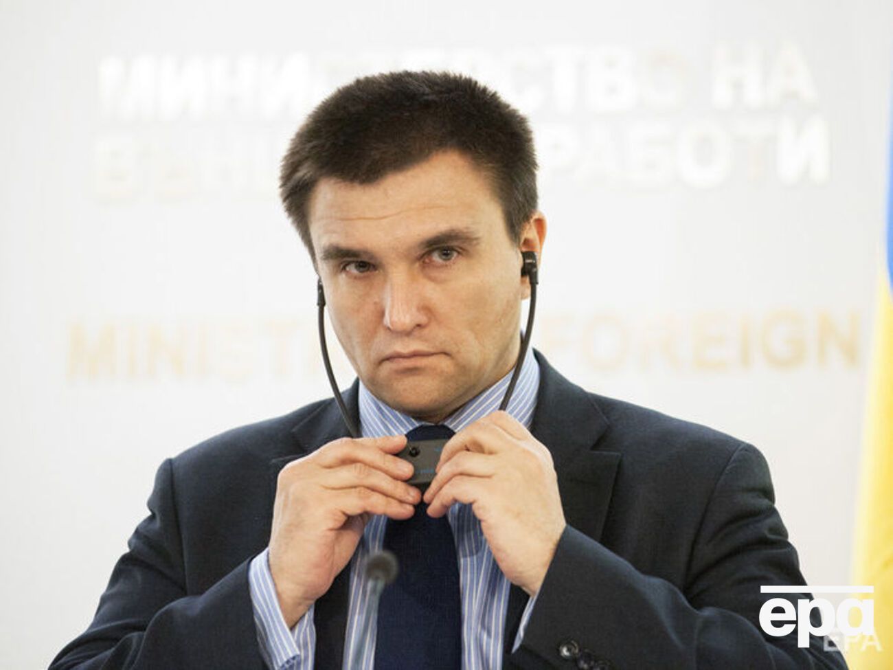 Климкин отметил, что он выступает за "разумную фильтрацию" на границе Украины и после прекращения военного положения