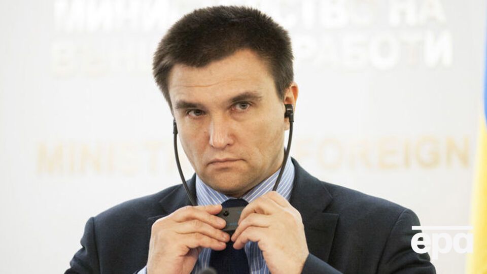 Климкин отметил, что он выступает за "разумную фильтрацию" на границе Украины и после прекращения военного положения