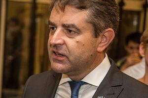 Перебийніс відповів на заяви Клауса