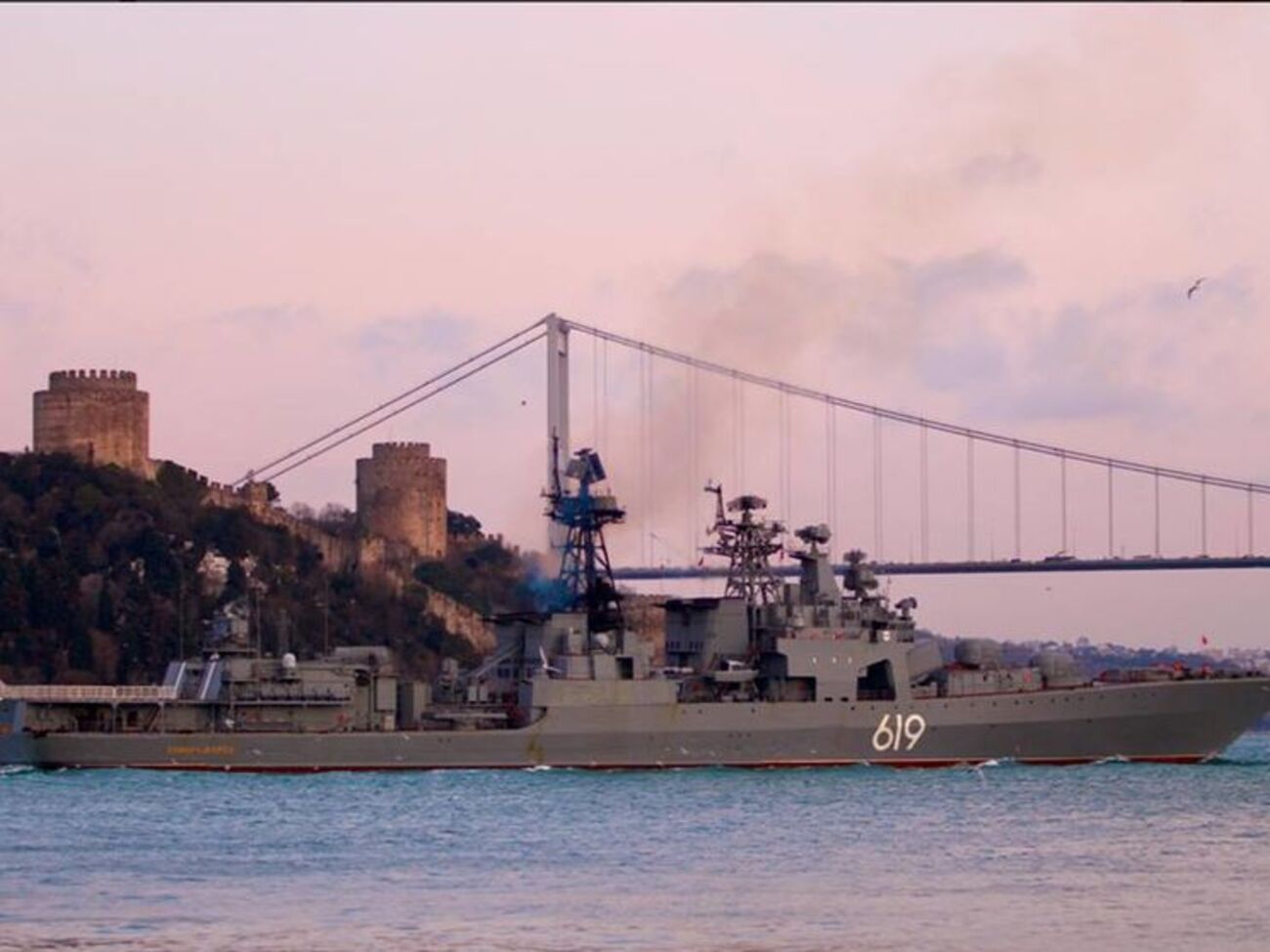 У води Чорного моря увійшов бойовий російський корабель