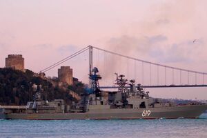У води Чорного моря увійшов бойовий російський корабель