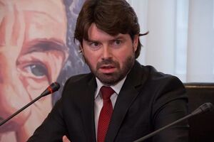 Новак: Помогают удерживать курс гривны и наши "заробитчане". В 2017 году они перевели в Украину $9,3 млрд