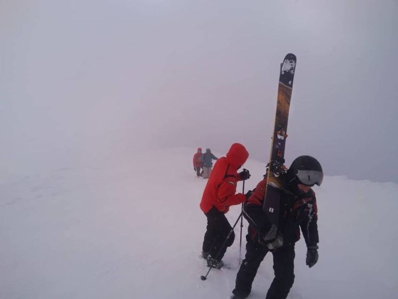 Рятувальники продовжують пошуки туриста