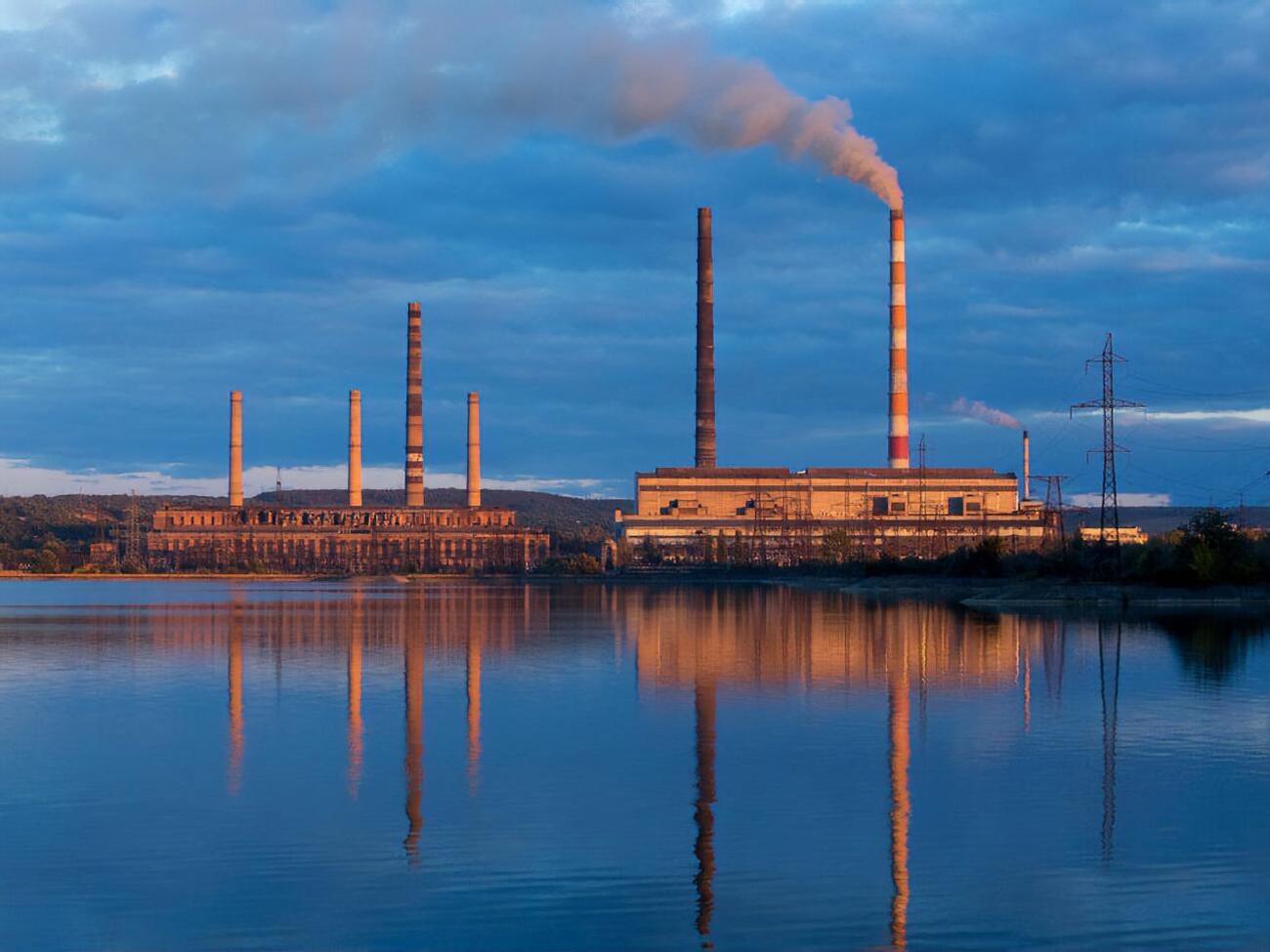 Донбассэнерго: Уже сейчас цена на электроэнергию для тепловой генерации на 22% меньше той, что учитывалась НКРЭКУ в прогнозируемой оптовой рыночной цене на 2019 год