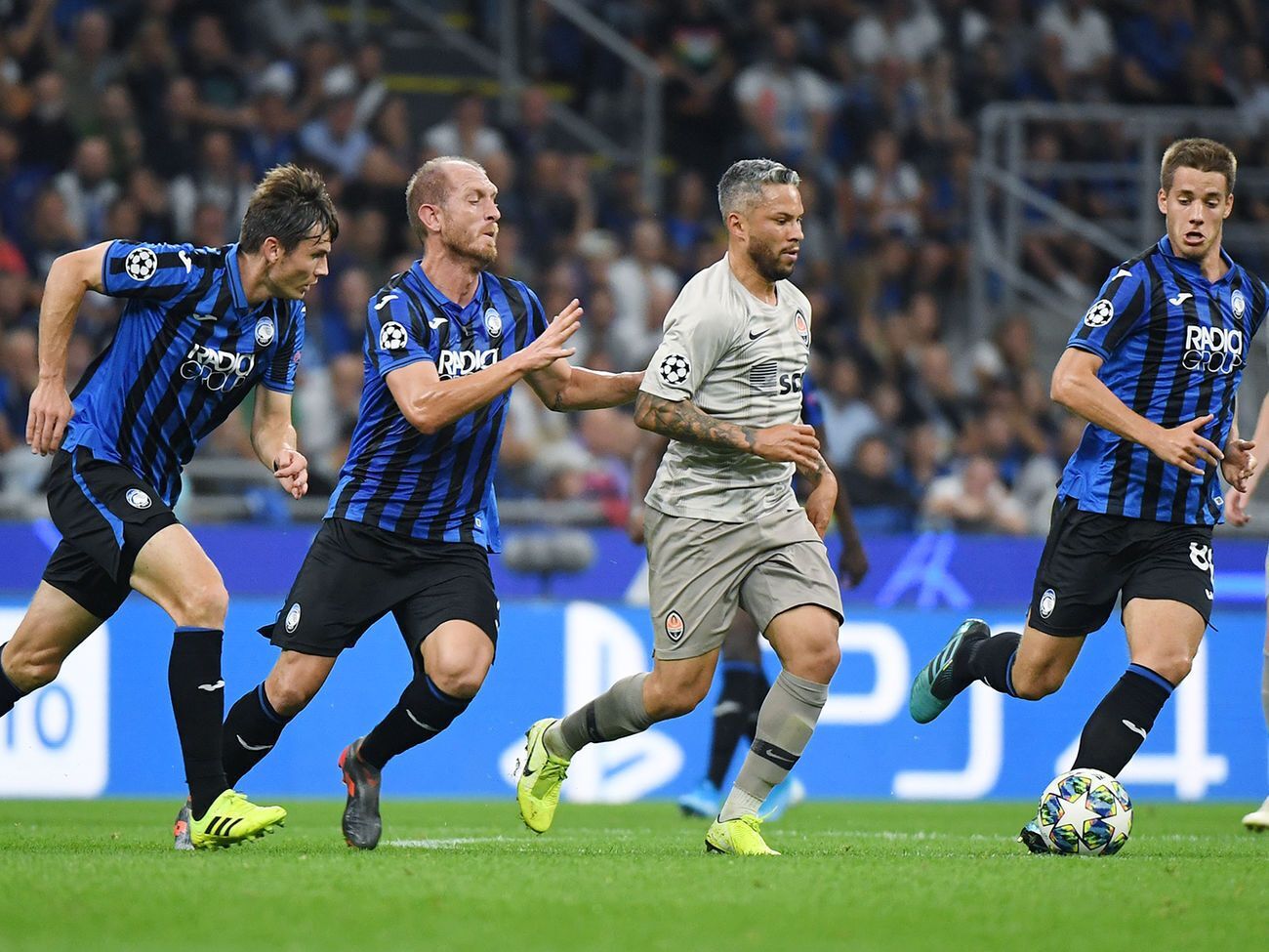 "Шахтер" минимально победил "Аталанту"