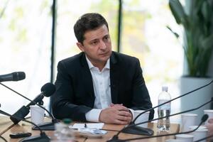 Зеленський: Ми поспішаємо – треба зупинити війну