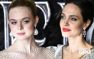 Джоли и Фаннинг появились в светлых платьях