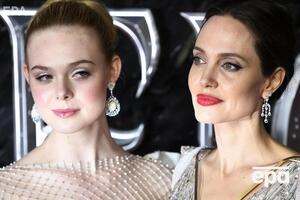 Джоли и Фаннинг появились в светлых платьях