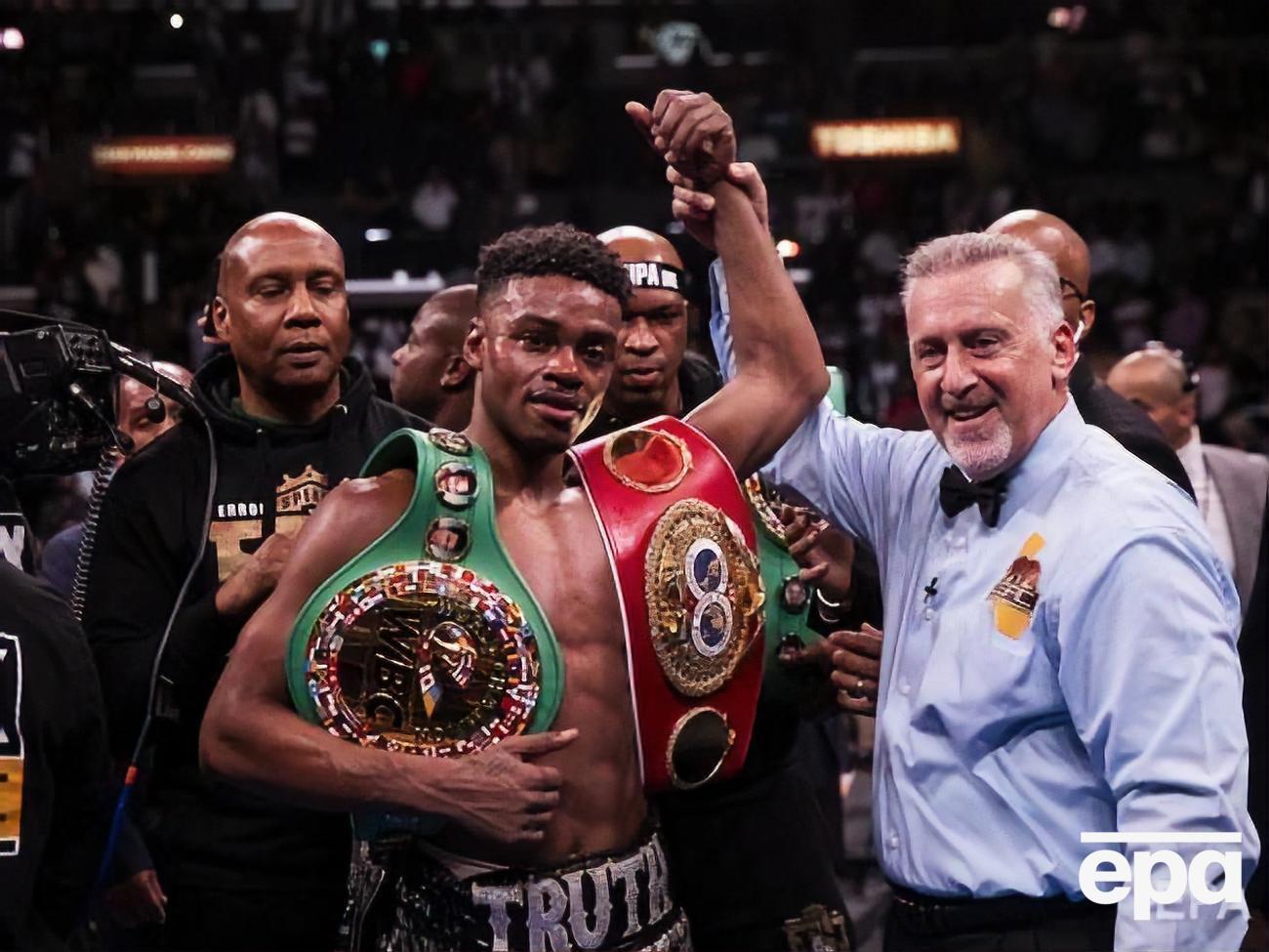 Спенс является обладателем двух чемпионских поясов