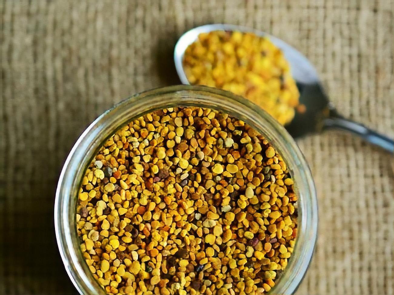 В пыльце содержится около 150 минеральных и биологически активных элементов, аминокислот и витаминов