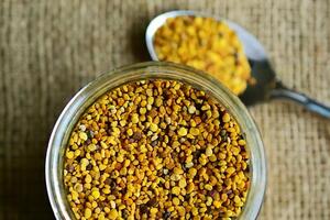 В пыльце содержится около 150 минеральных и биологически активных элементов, аминокислот и витаминов