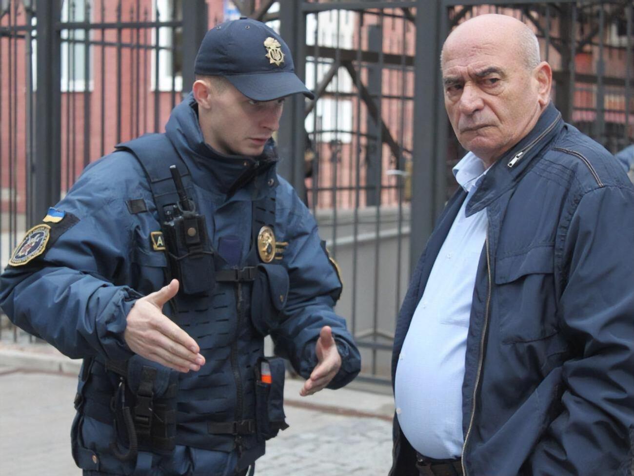 Стычка между активистами и неизвестными произошла 11 октября перед зданием посольства Турции в Киеве