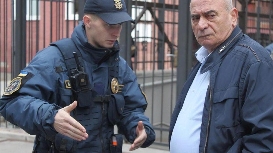 Стычка между активистами и неизвестными произошла 11 октября перед зданием посольства Турции в Киеве