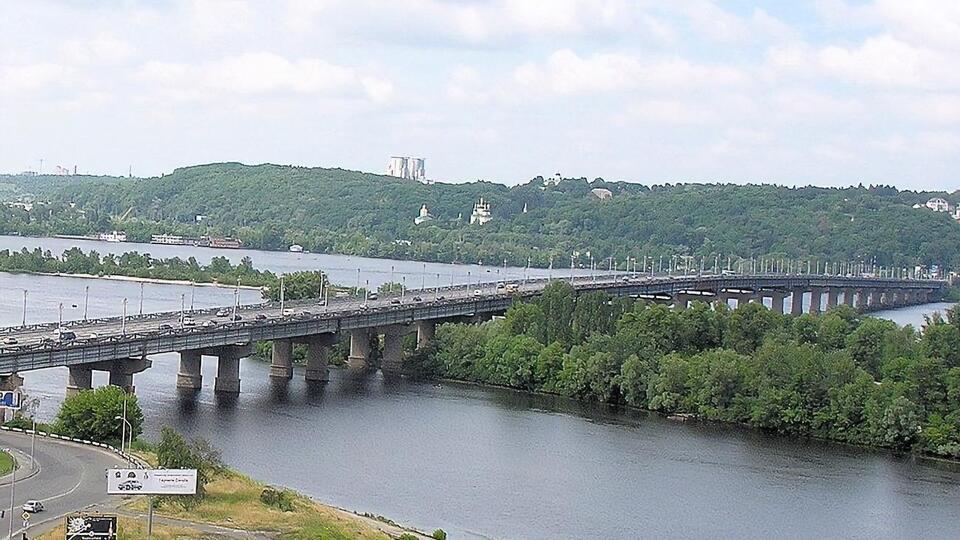 Фахівці обстежили міст, але вибухівки не знайшли