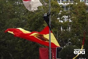 Парашютист висел на столбе несколько минут