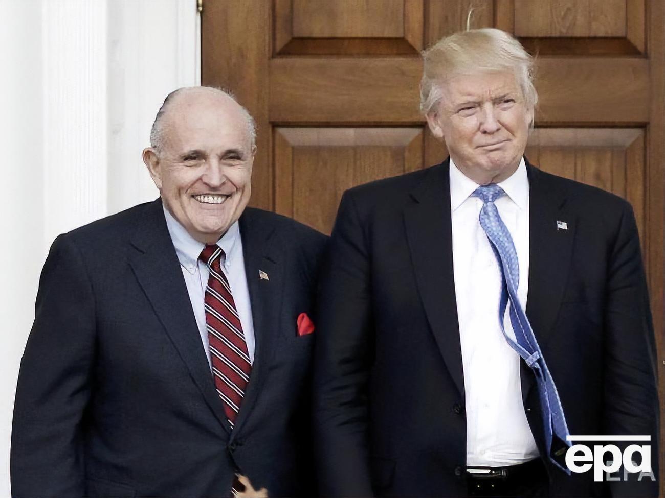 Джуліані (на фото ліворуч) є особистим адвокатом Трампа