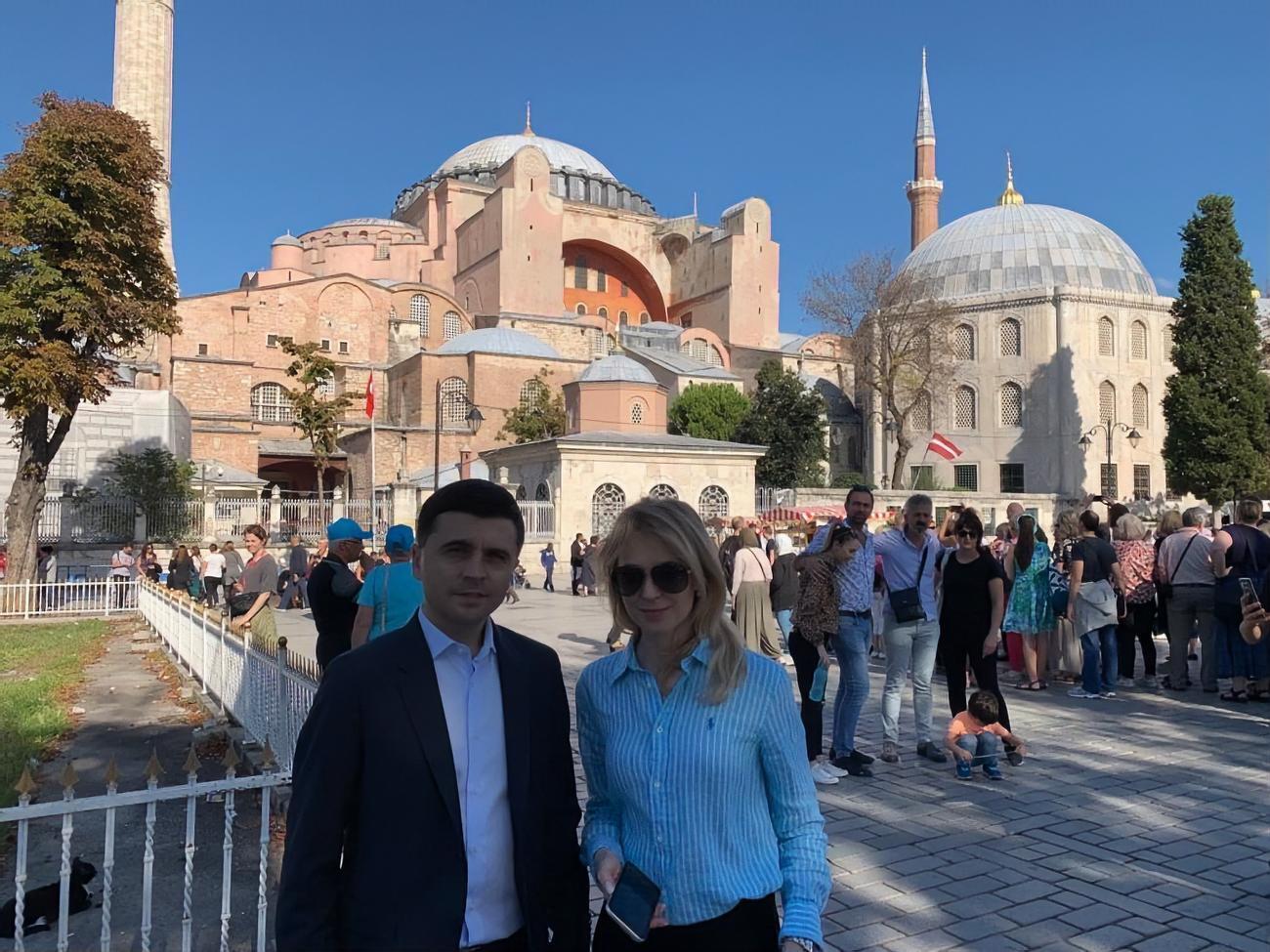 Поклонская заявила, что находится в Стамбуле в составе "крымской делегации"