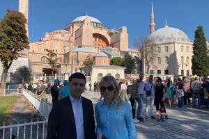 Поклонская заявила, что находится в Стамбуле в составе "крымской делегации"