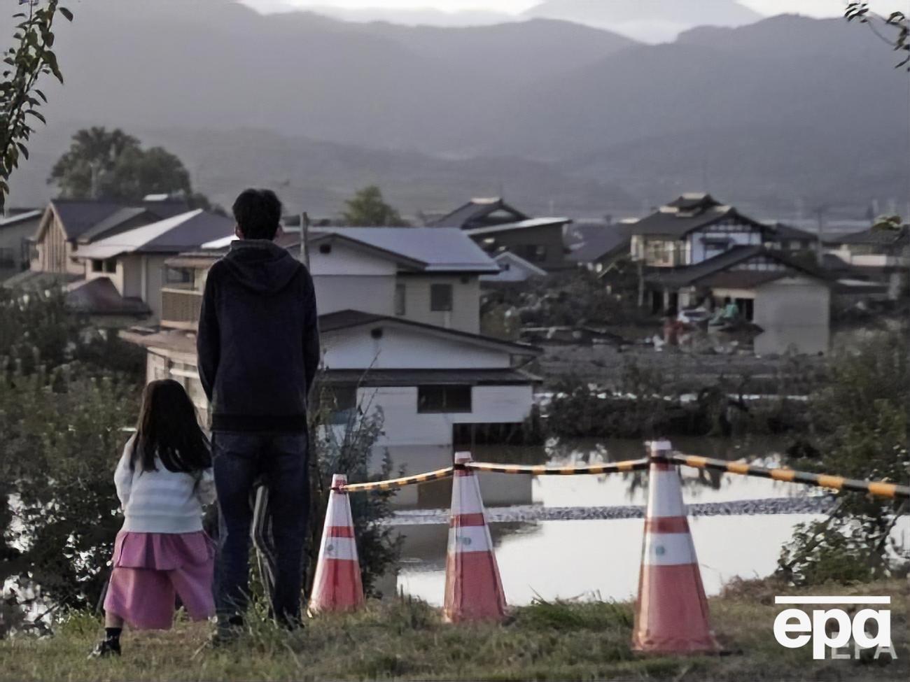 Дома в Японии оказались затоплены