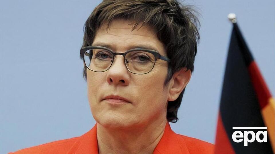 Крамп-Карренбауэр назвала "Северный поток – 2" сложным проектом