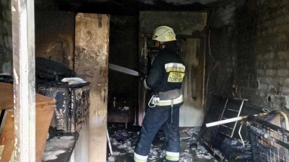 До гасіння пожежі залучали 18 працівників особового складу та чотири одиниці техніки ДСНС