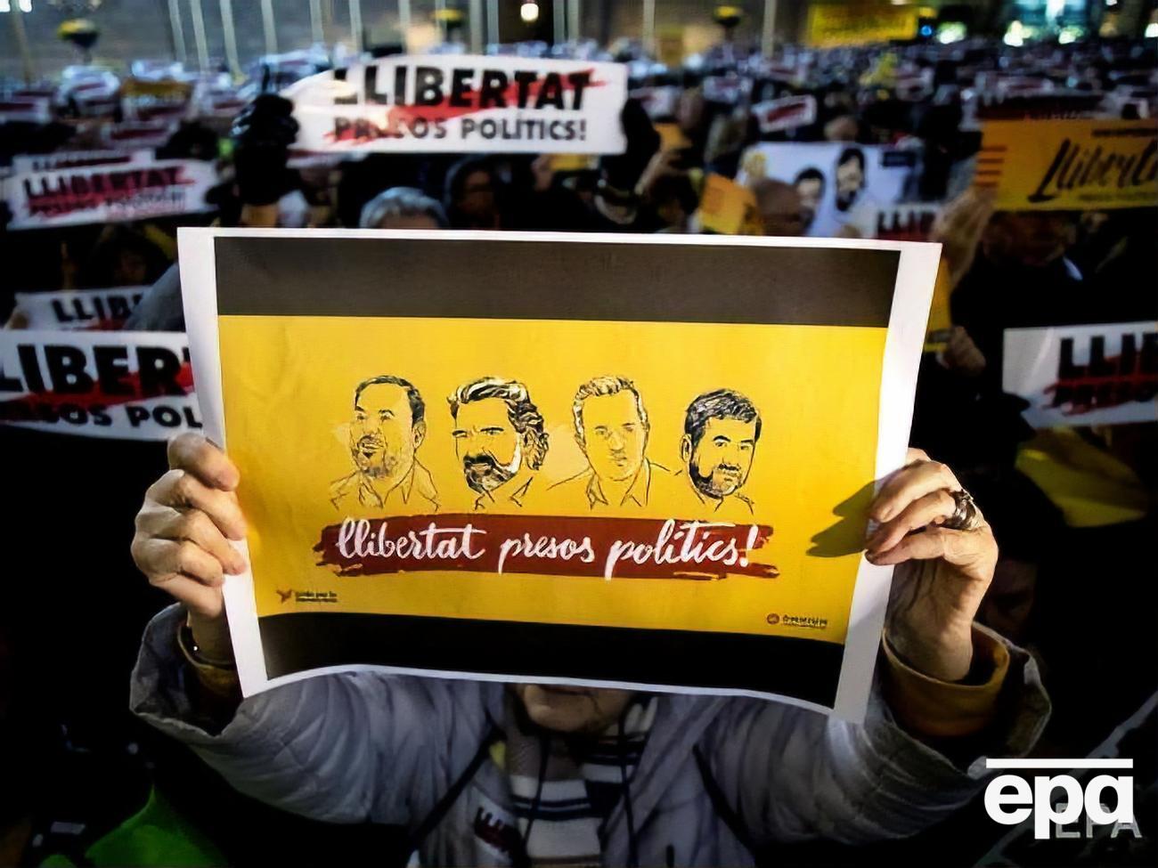 Каталонських політиків, які брали участь у проведенні референдуму про незалежність, засудили до тюремних строків