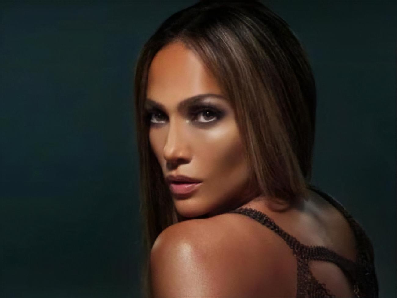 Назву нової пісні Лопес перекладають як "Танцюй зі мною"