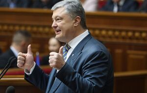 Порошенко: На украинскую армию со страхом оглядываются капитулянты