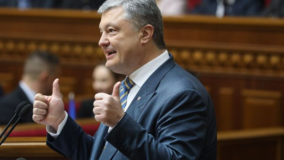 Порошенко: На украинскую армию со страхом оглядываются капитулянты