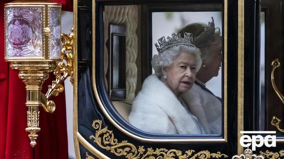 Елизавета II выступила с речью перед парламентом