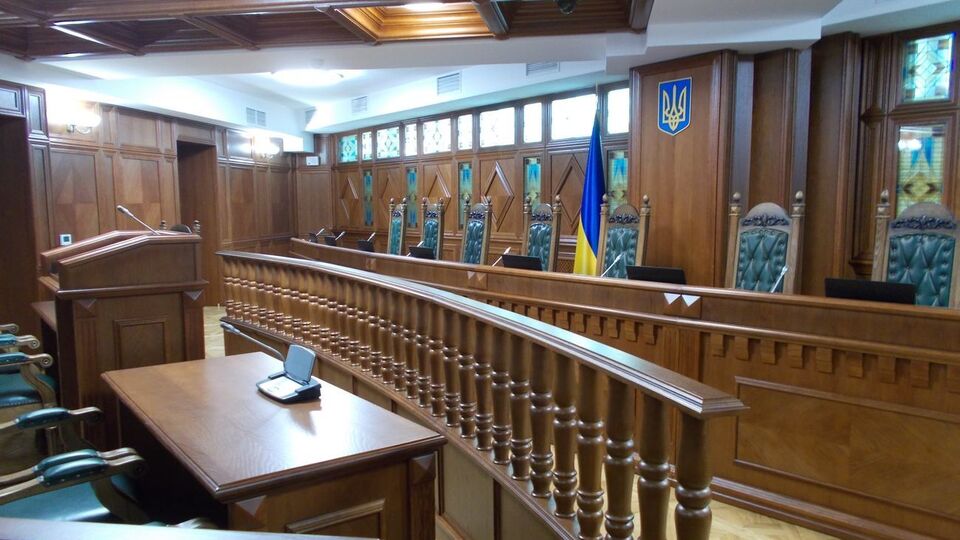 Шевчук подав у секретаріат суду заяву про те, що знову обіймає посаду його голови
