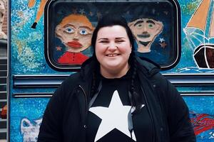 alyona alyona: Сколько бы ни было идейных людей, все равно у всего есть своя стоимость