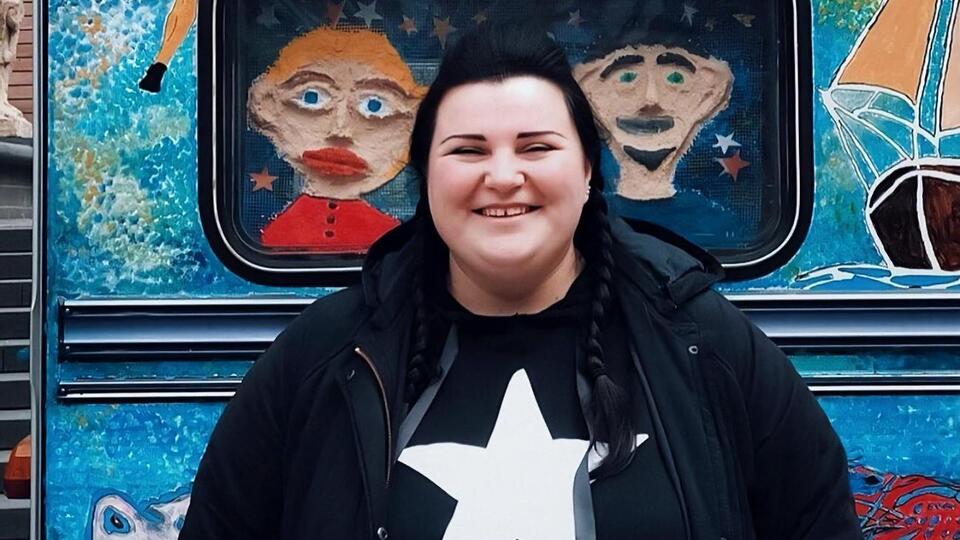 alyona alyona: Сколько бы ни было идейных людей, все равно у всего есть своя стоимость