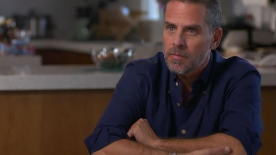 Сын Байдена сказал, что, работая в Burisma, "подарил крючок некоторым неэтичным людям, которые хотят навредить отцу"