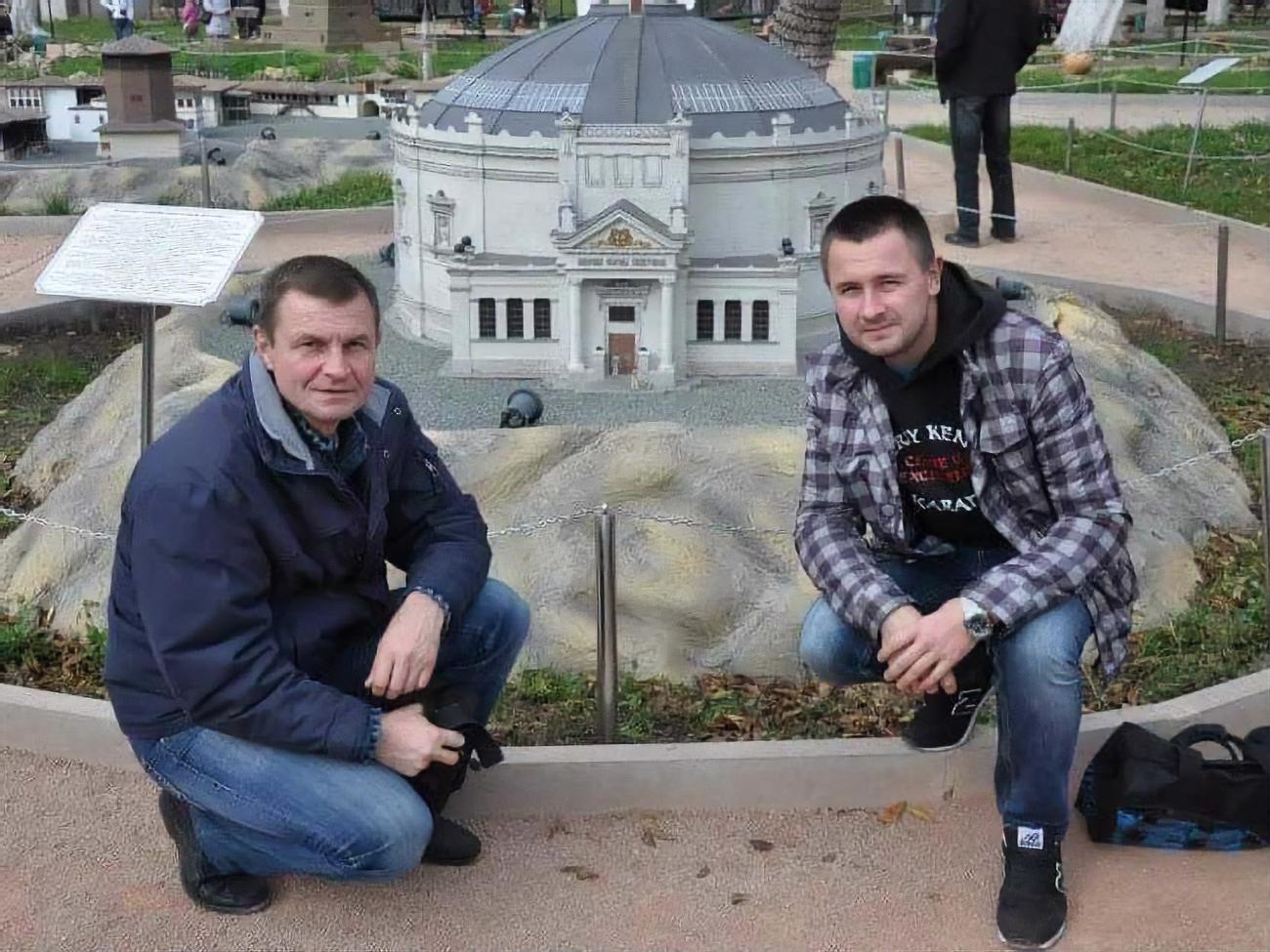 Володимир Дудка із сином Іллею. Дудку-старшого затримали в окупованому Севастополі у 2016 році